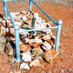 Mt Magnet UNNAMED GRAVE (mother & child) - Photo Maureen Johnson (1995) Mt Magnet