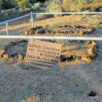 Red Flag, Hawks Nest, Laverton Unnamed graves (Sophie CHAPMAN & Alexander McDONALD) - Photo Alf Thompson, Albany (Date unknown) Red Flag Hawks Nest Laverton
